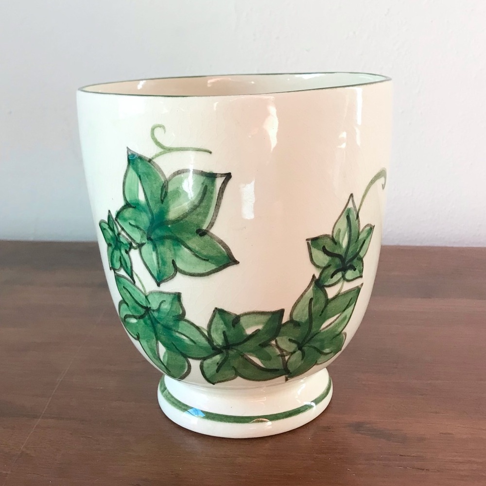 Vintage hand painted ivy cachepot vase